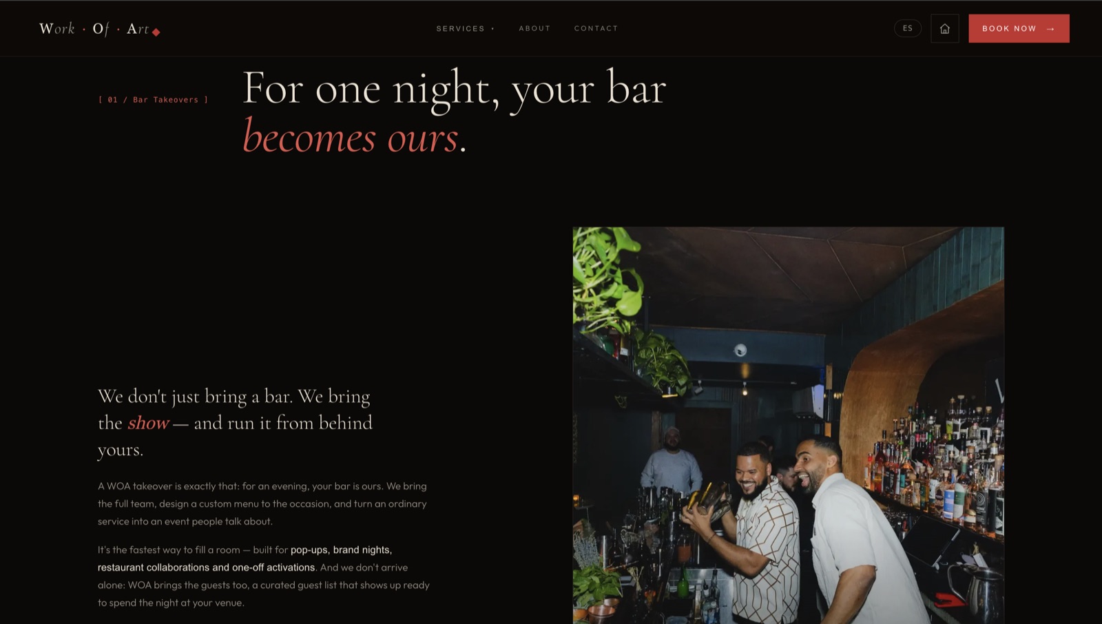 Una página de servicio de WOA Cocktails en inglés con un botón de idioma EN/ES de un toque en la navegación