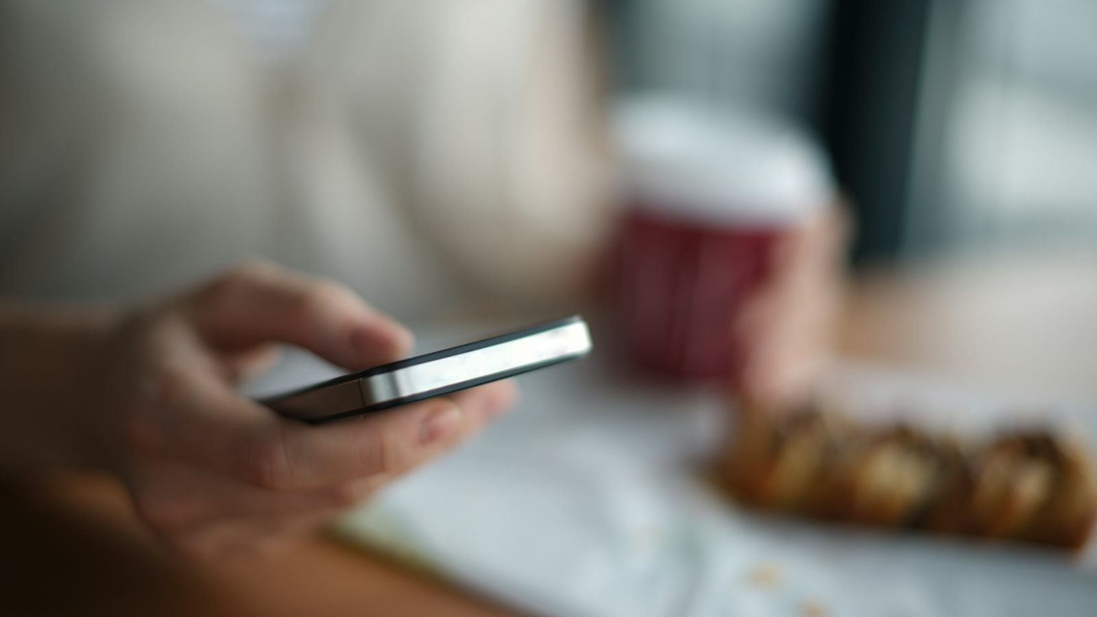 A guest placing an online order on a restaurant's own website